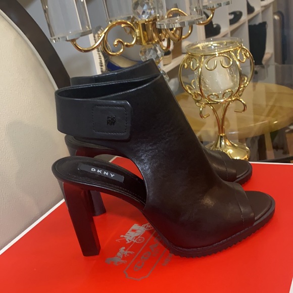 DKNY high Heel Shoe brand new black beautiful. - Picture 6 of 7